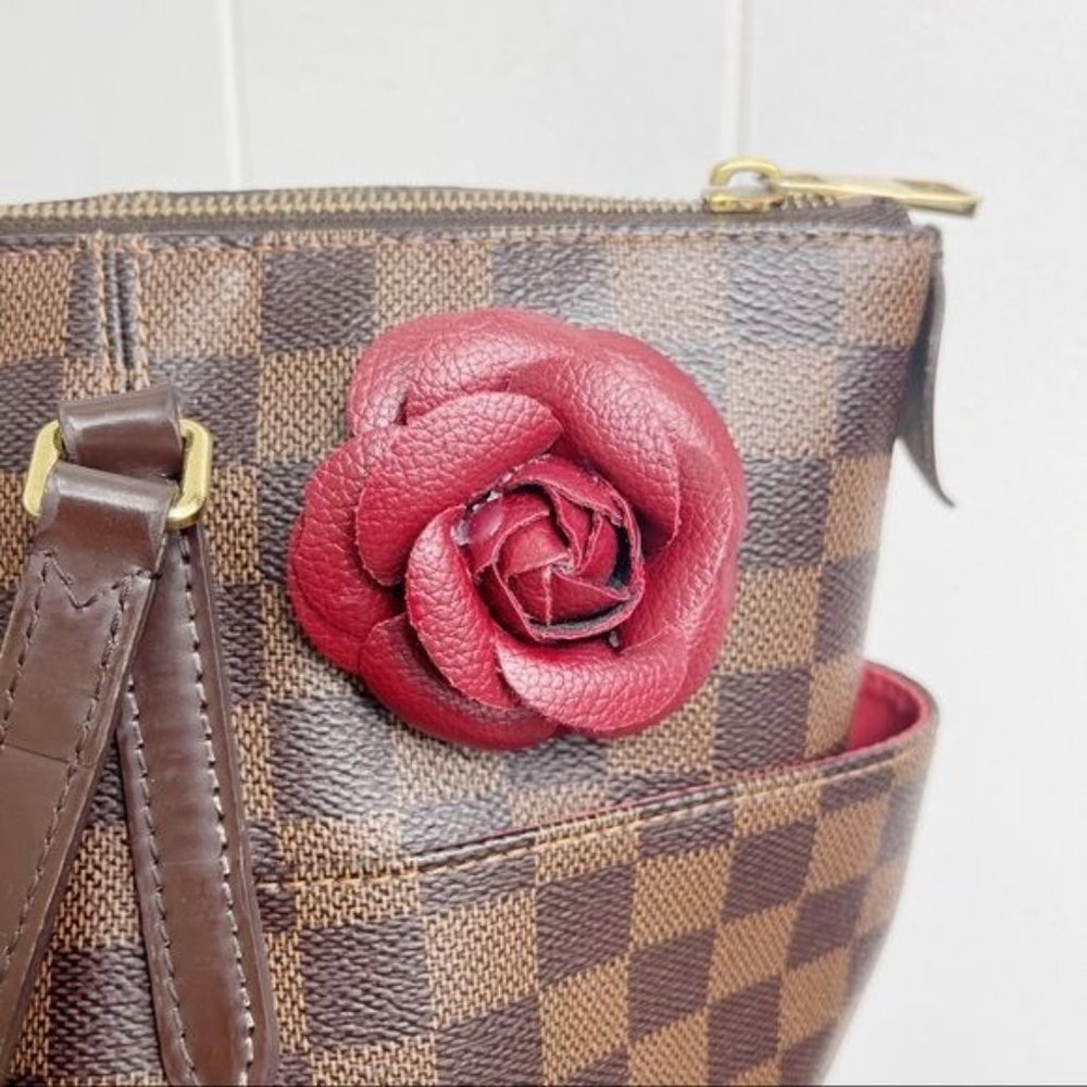 Camellia Flower Vegan Leather Magnetic Bag Charm - Picture 7 of 9